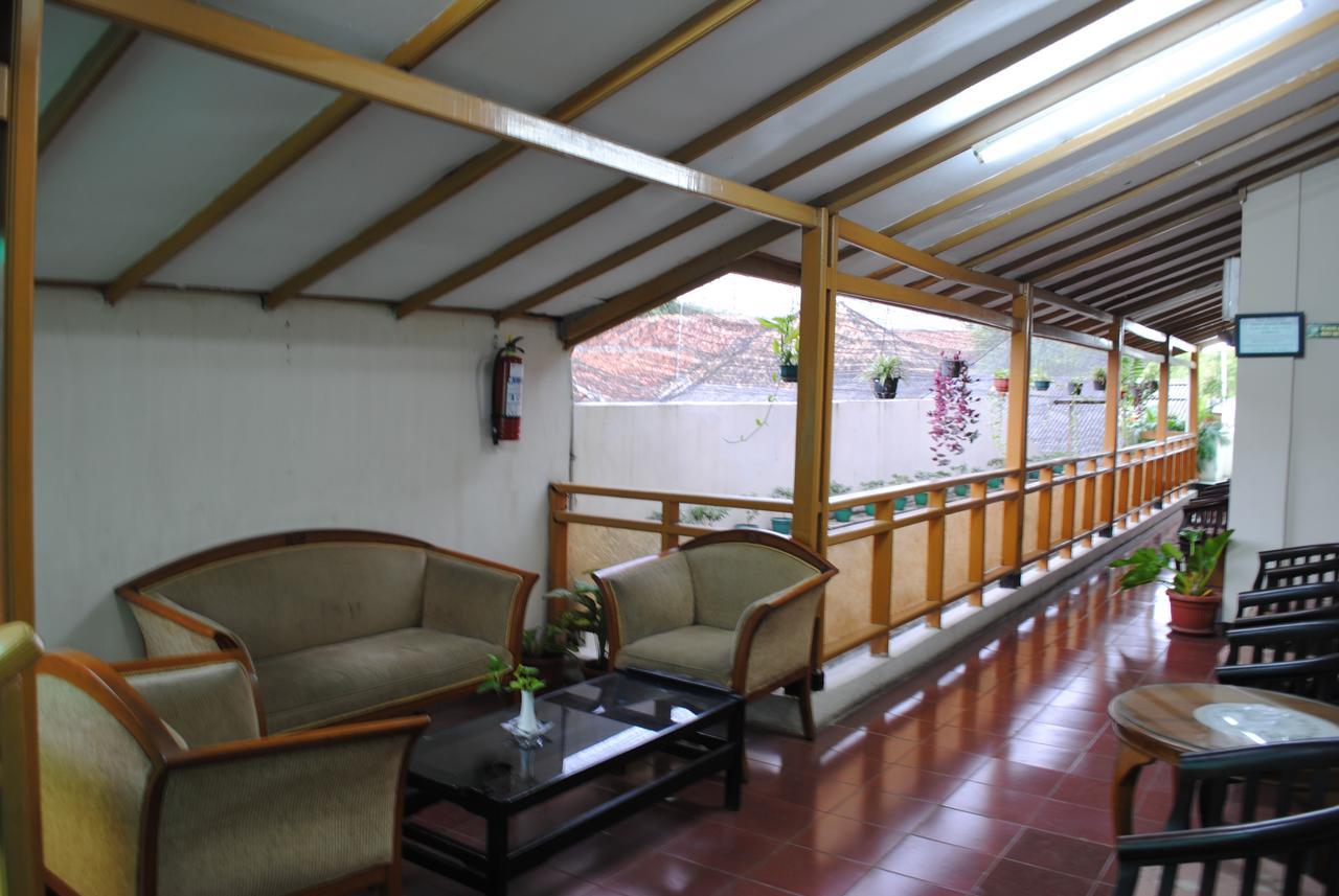 Hotel Wisata Baru Serang Exterior photo